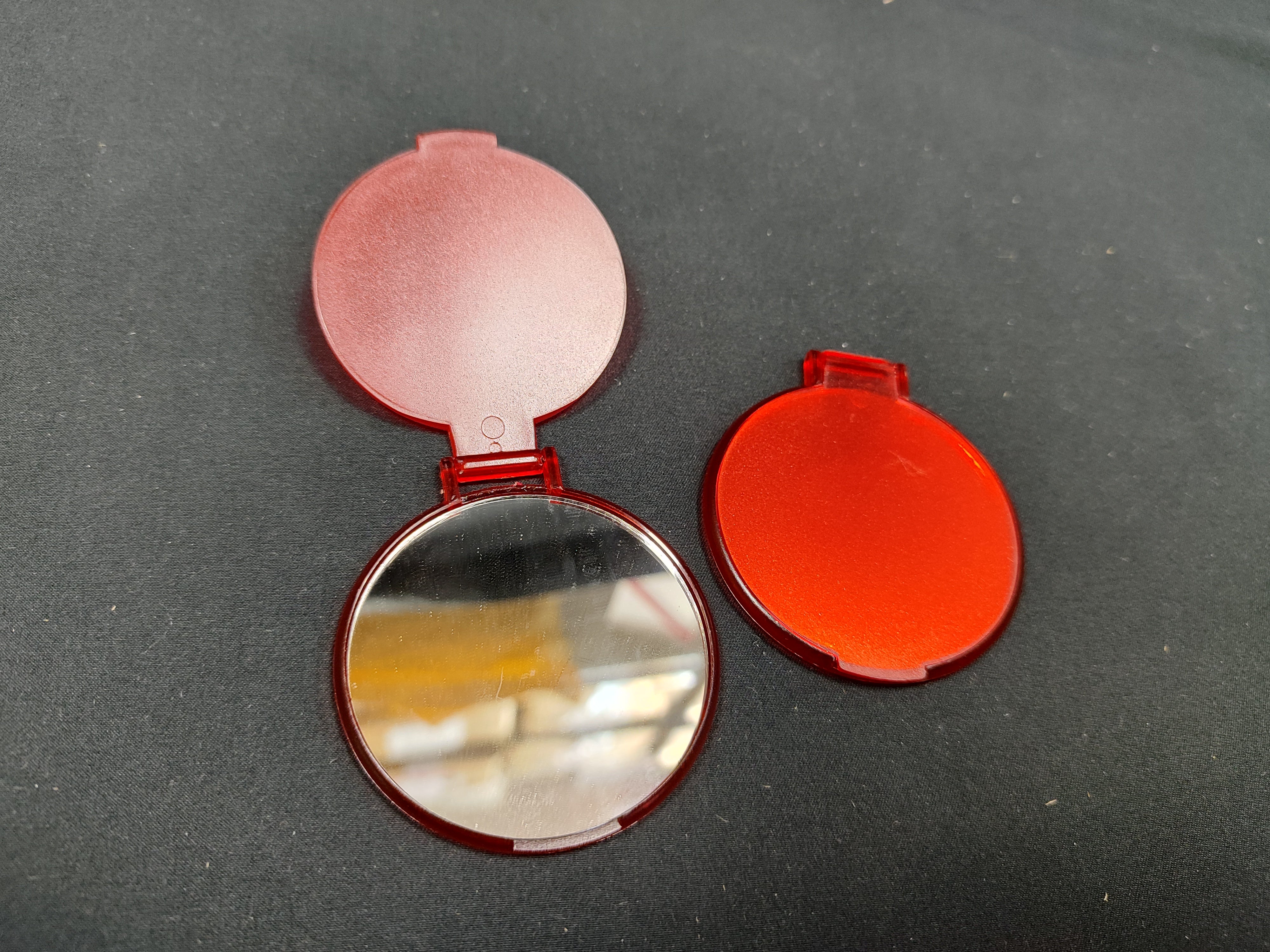 Espejo de plástico color Rojo, ultimas unidades