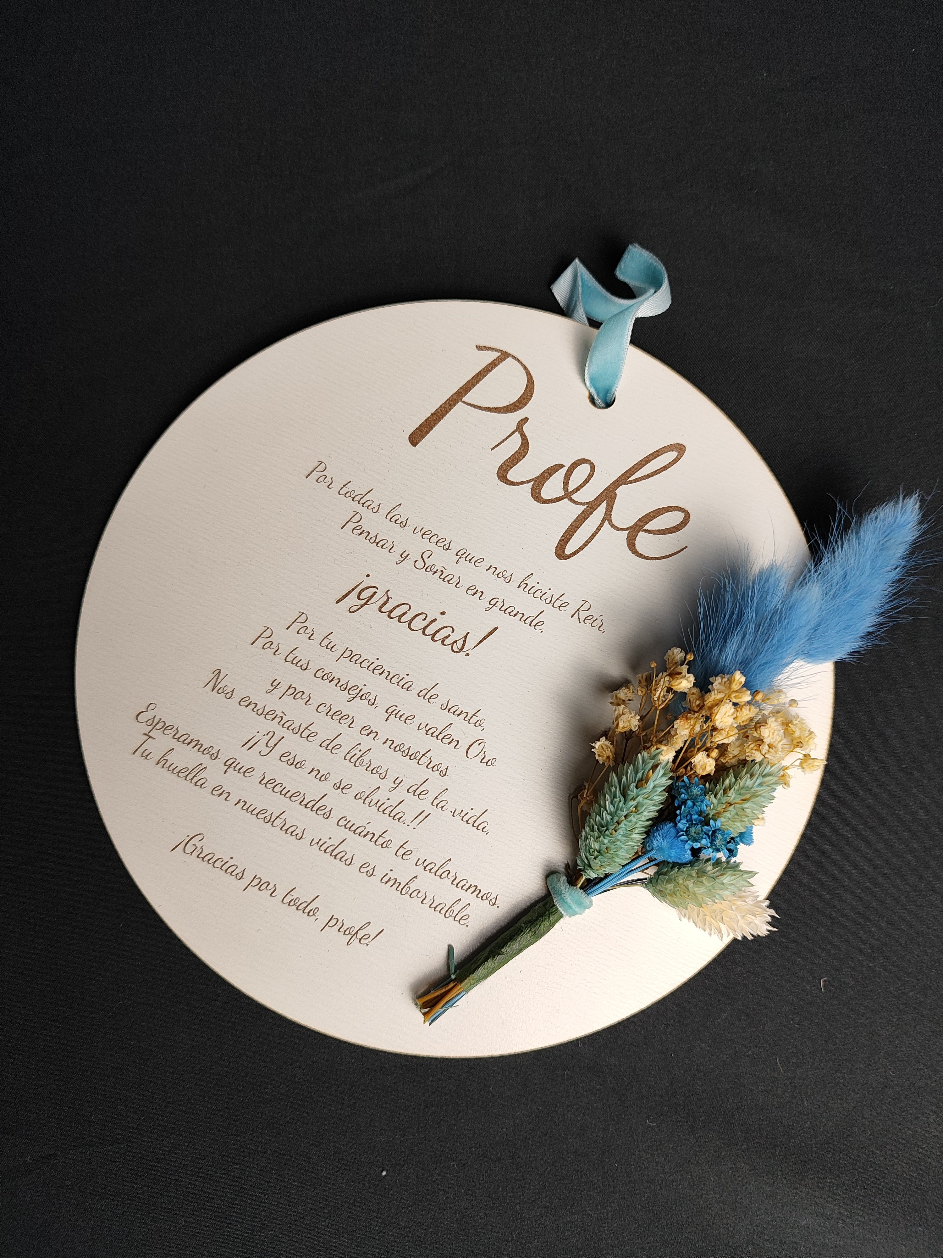 Placa de madera y flores preservadas para Profes
