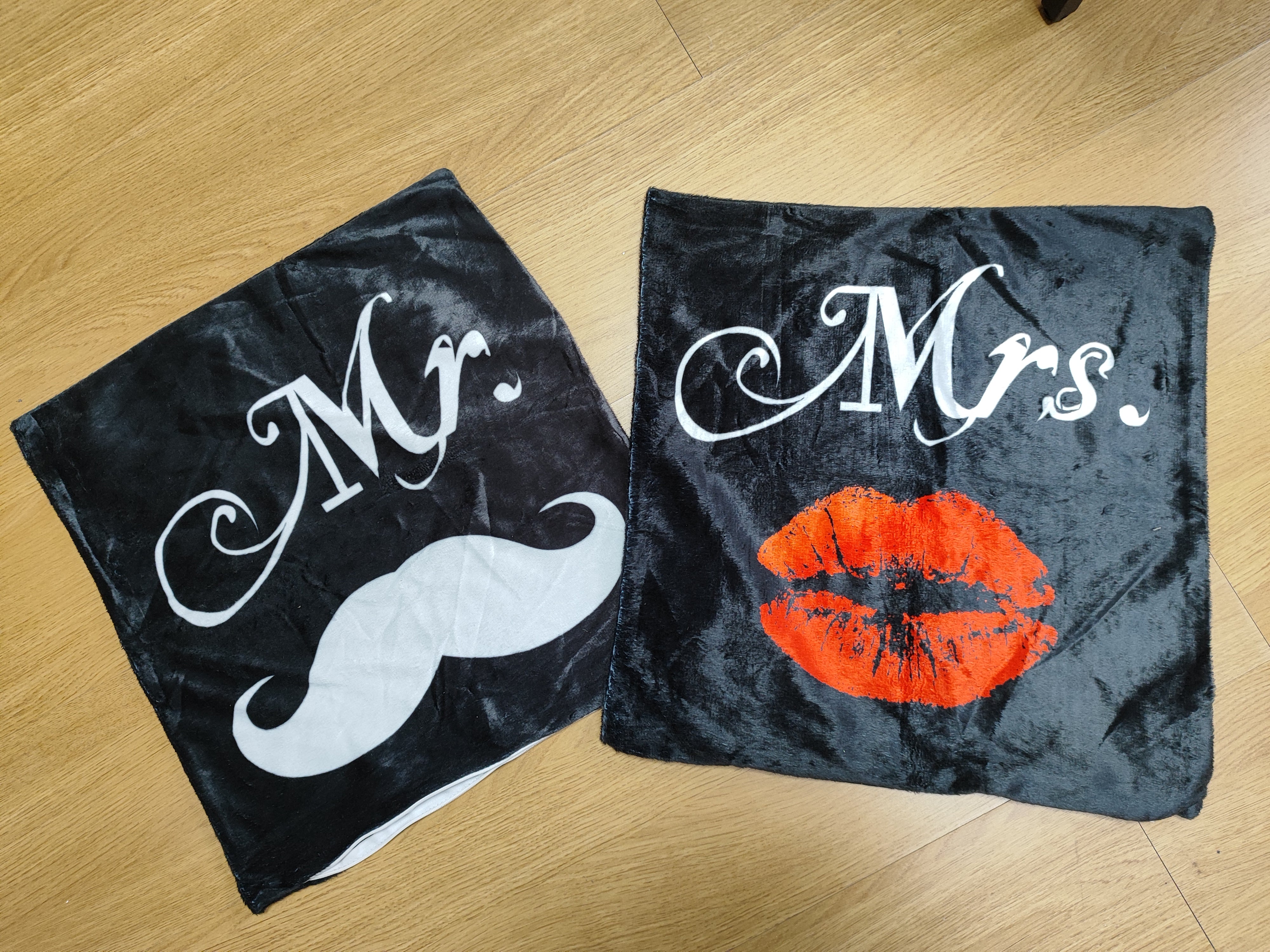 Fundas de Cojin de Mr y MRS 39X39cm. En perfecto estado