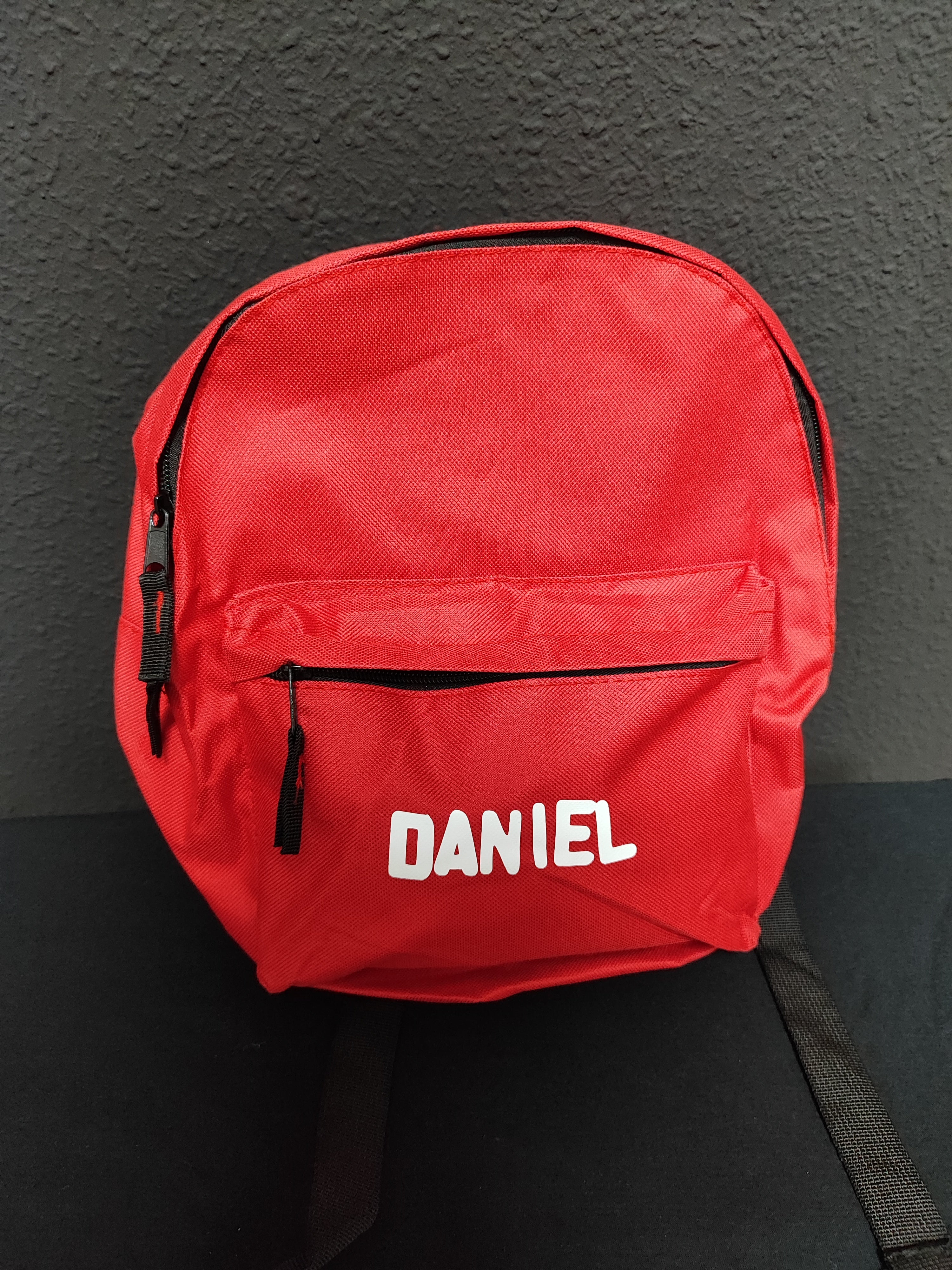 Mochila Roja de Niño con Nombre Daniel en Perfecto estado