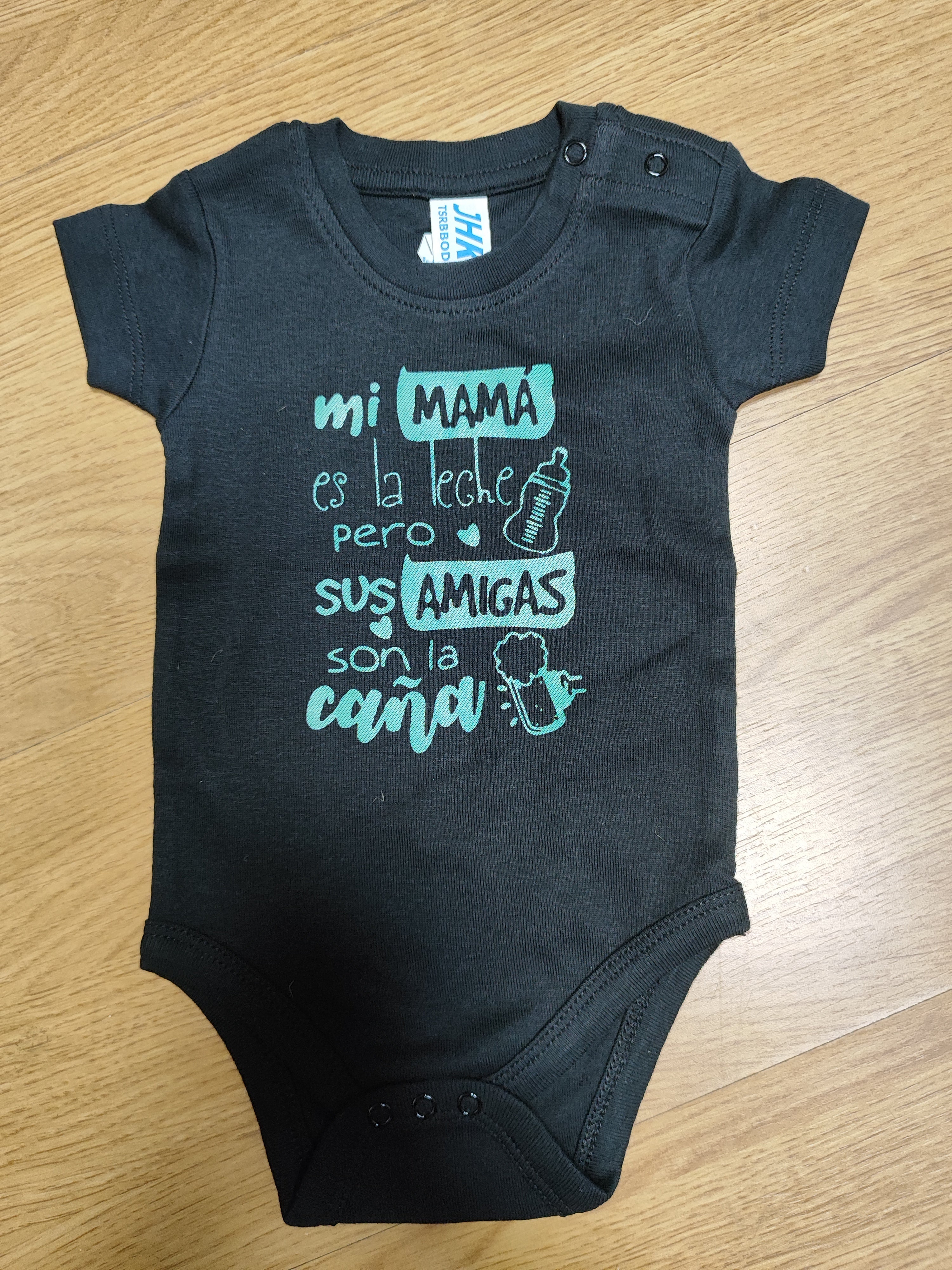 Body Bebe "Las amigas de mi madre son la caña" talla 3 meses, En perfecto estado, ultimas unidades