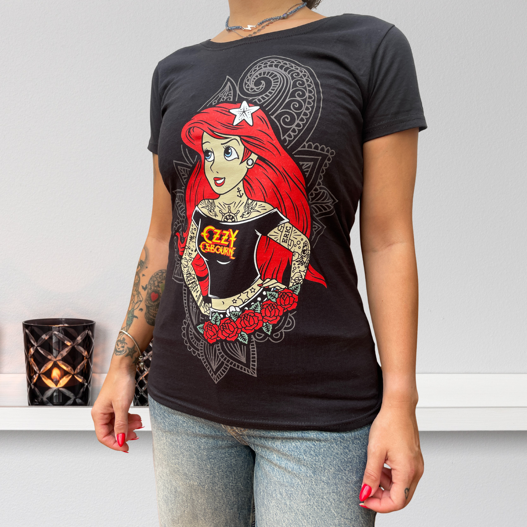 Camiseta de ARIEL (princesas tatuadas)