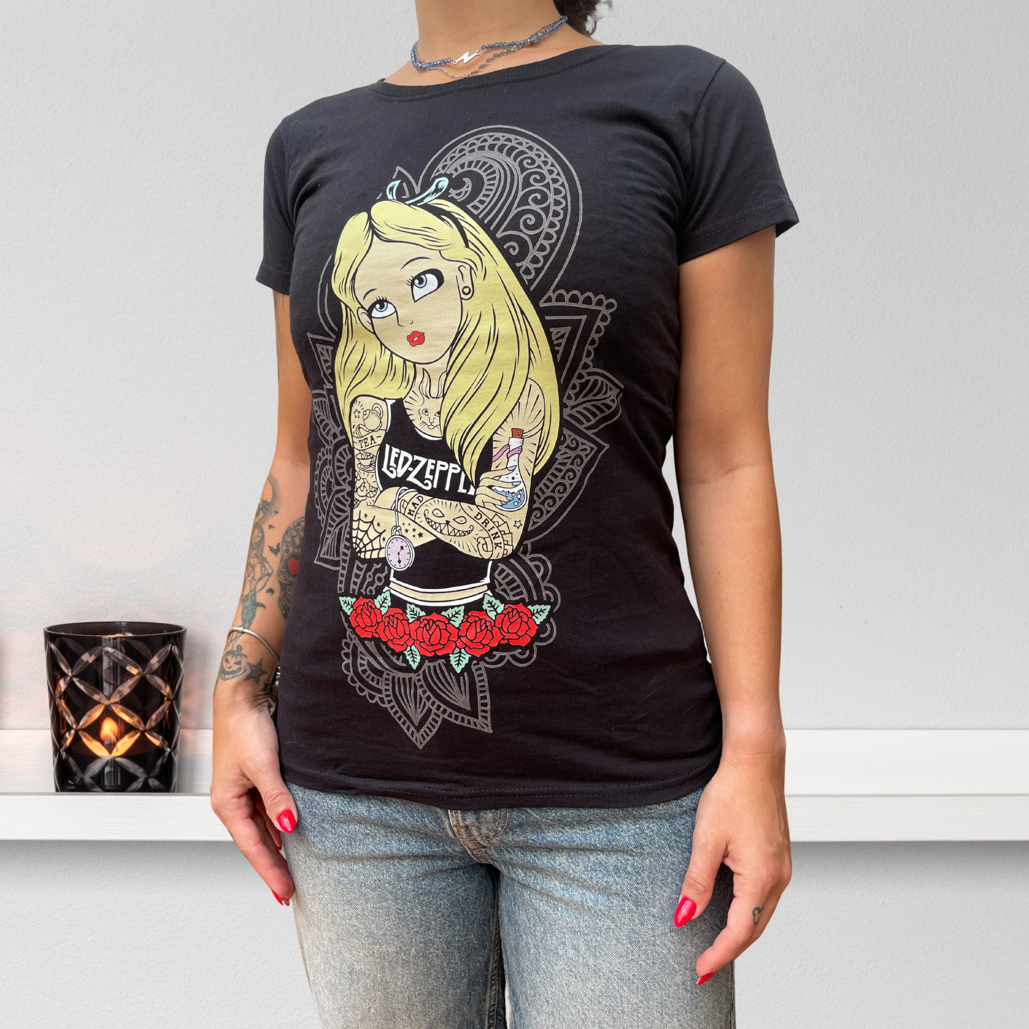 Camiseta de ALICIA (princesas tatuadas)