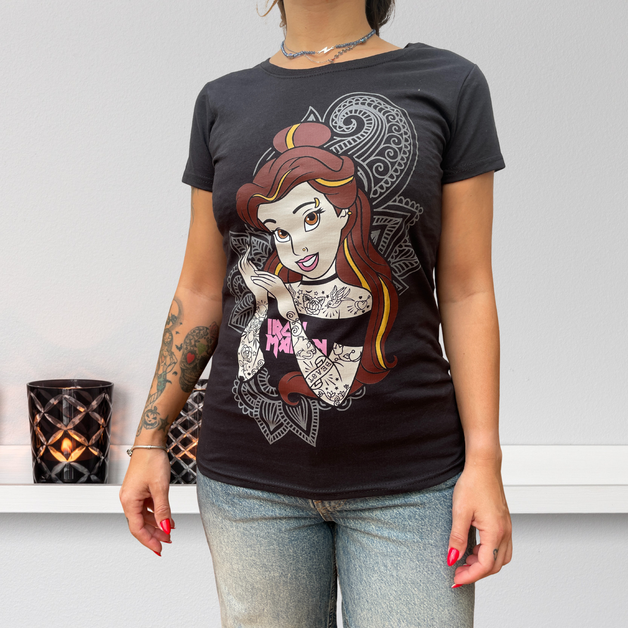 Camiseta de BELLA (princesas tatuadas)