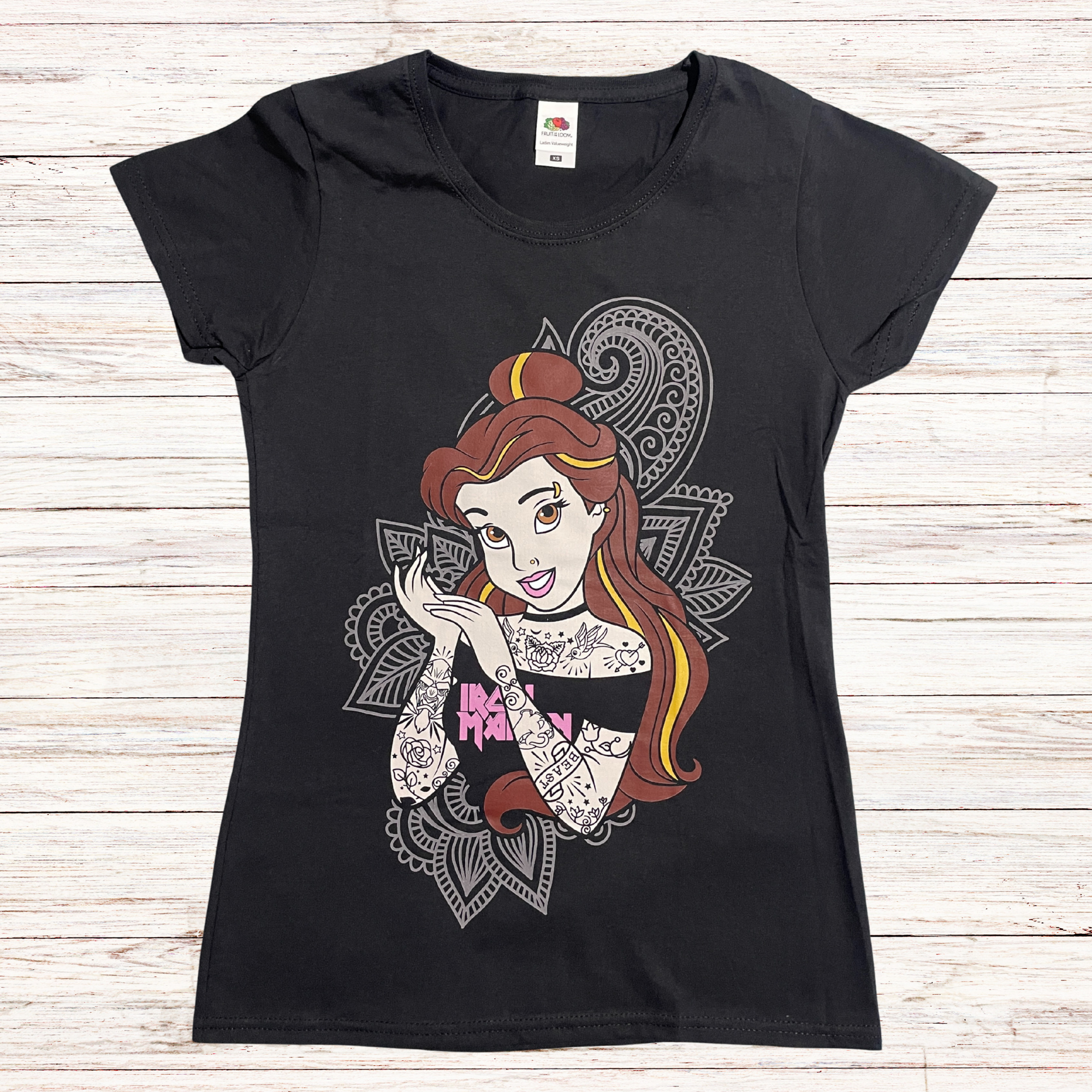 Camiseta de BELLA (princesas tatuadas)