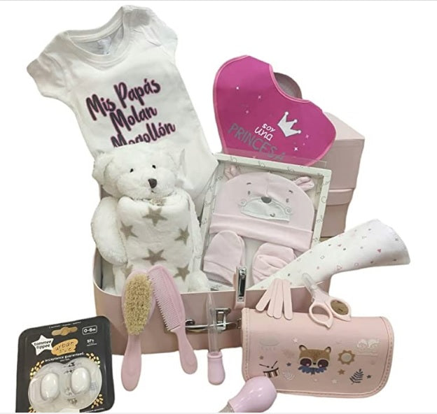 Cesta-de-regalo-personalizada-para-el-bebe.jpg