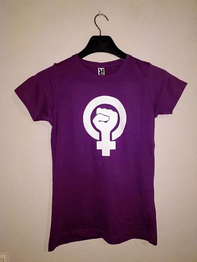 Camiseta-feminista-del-puno.jpg